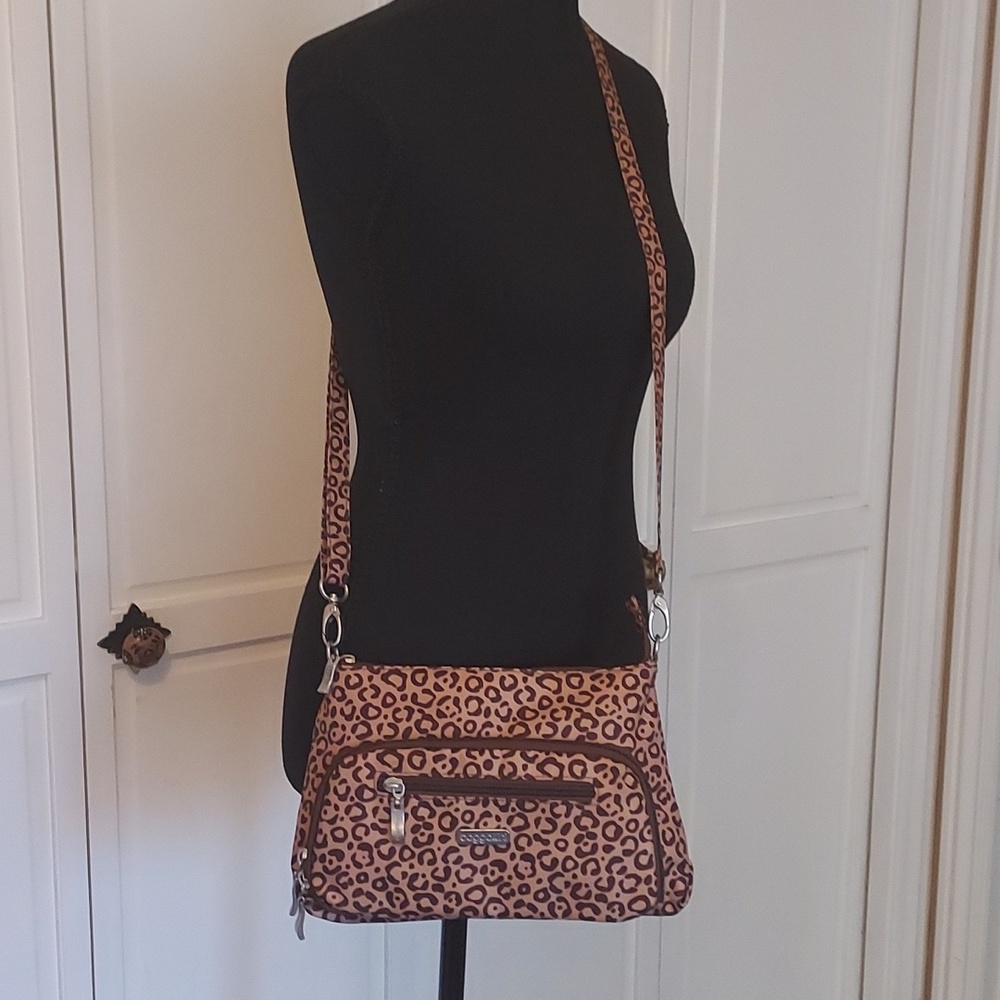 Baggallini Leopard Crossbody Bag Convertible Clutch Brown Tan